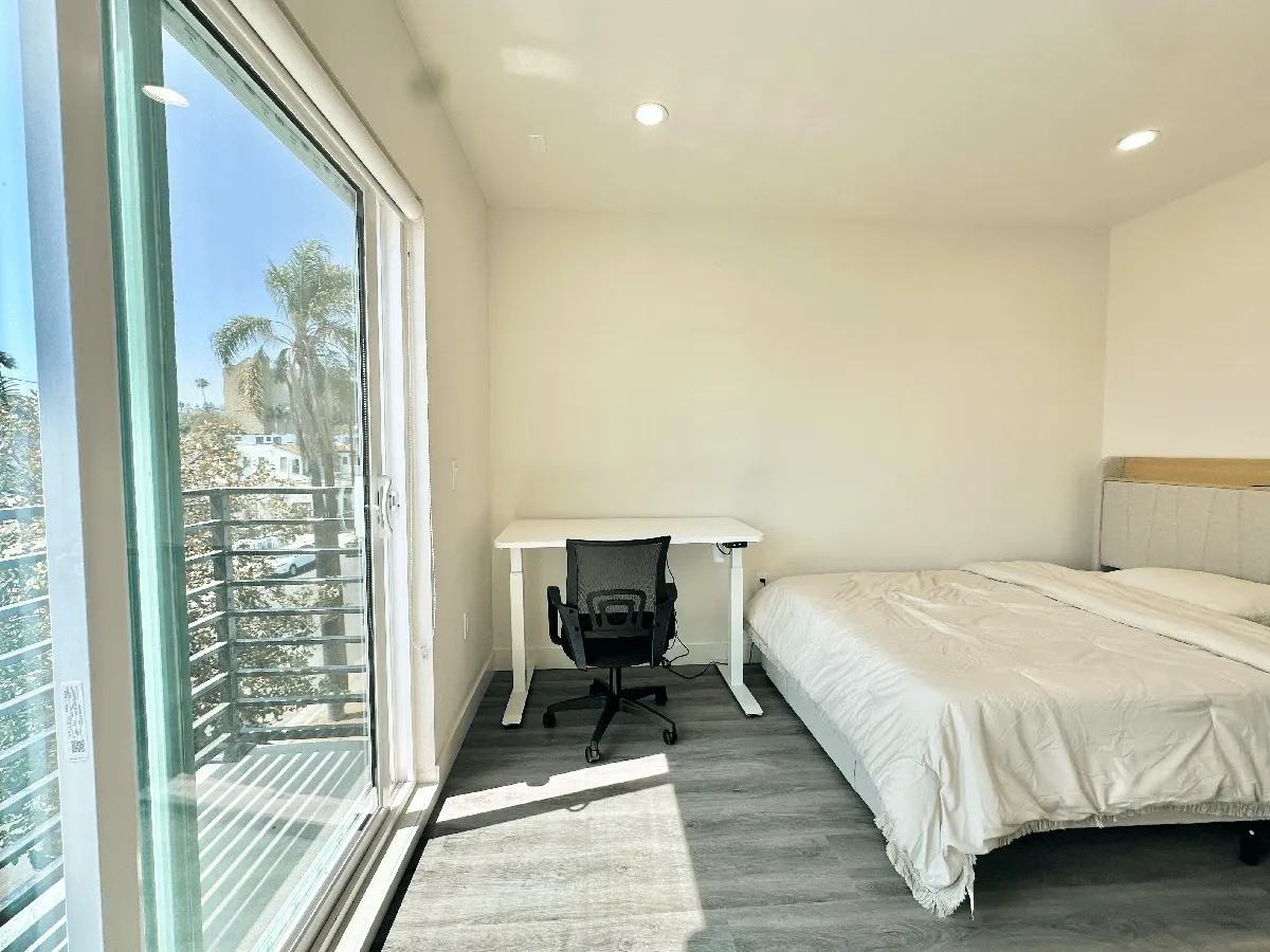 1312 1/2 N Mariposa Ave - Photo 7 of 21