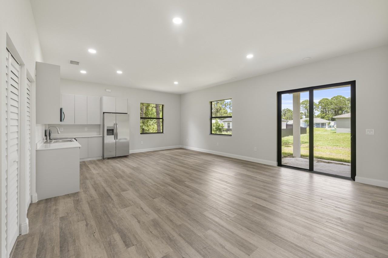 827 Carpenter Street East #1 - Photo 4 of 34