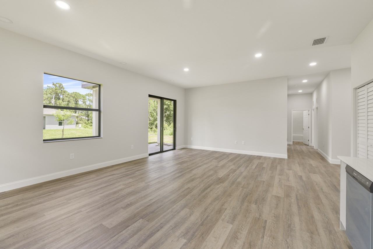 827 Carpenter Street East #1 - Photo 6 of 34