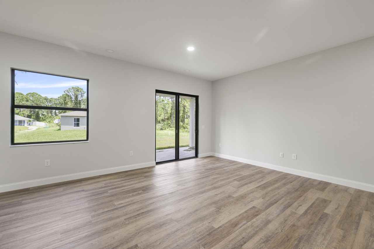 827 Carpenter Street East #1 - Photo 7 of 34