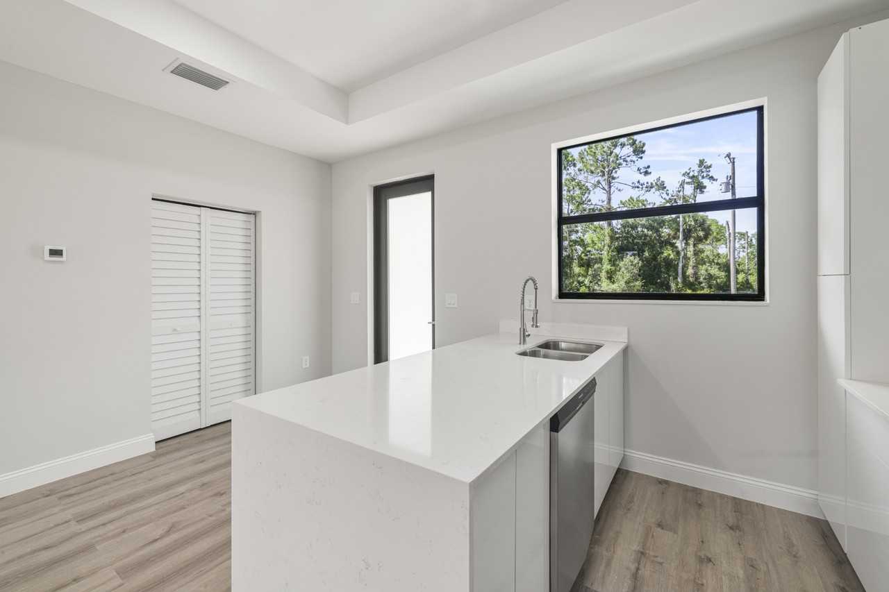 934 Binkley Street #1 - Photo 5 of 29