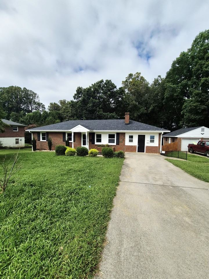 1127 Heath Avenue #1