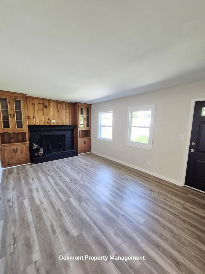1127 Heath Ave #1 - Photo 3 of 36