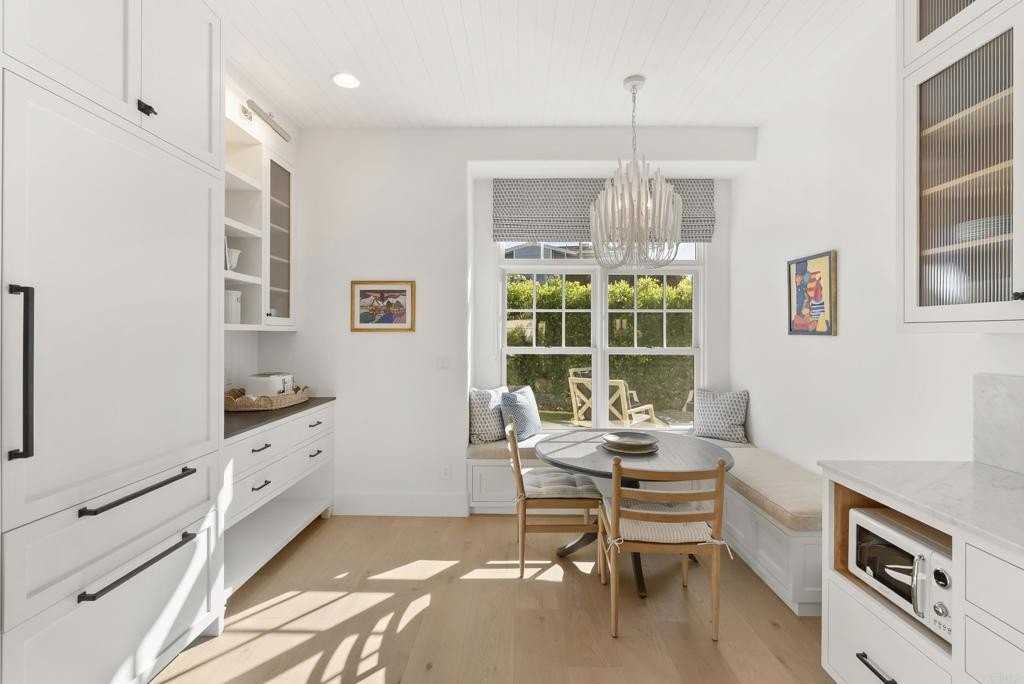 210 Estrella St - Photo 4 of 14