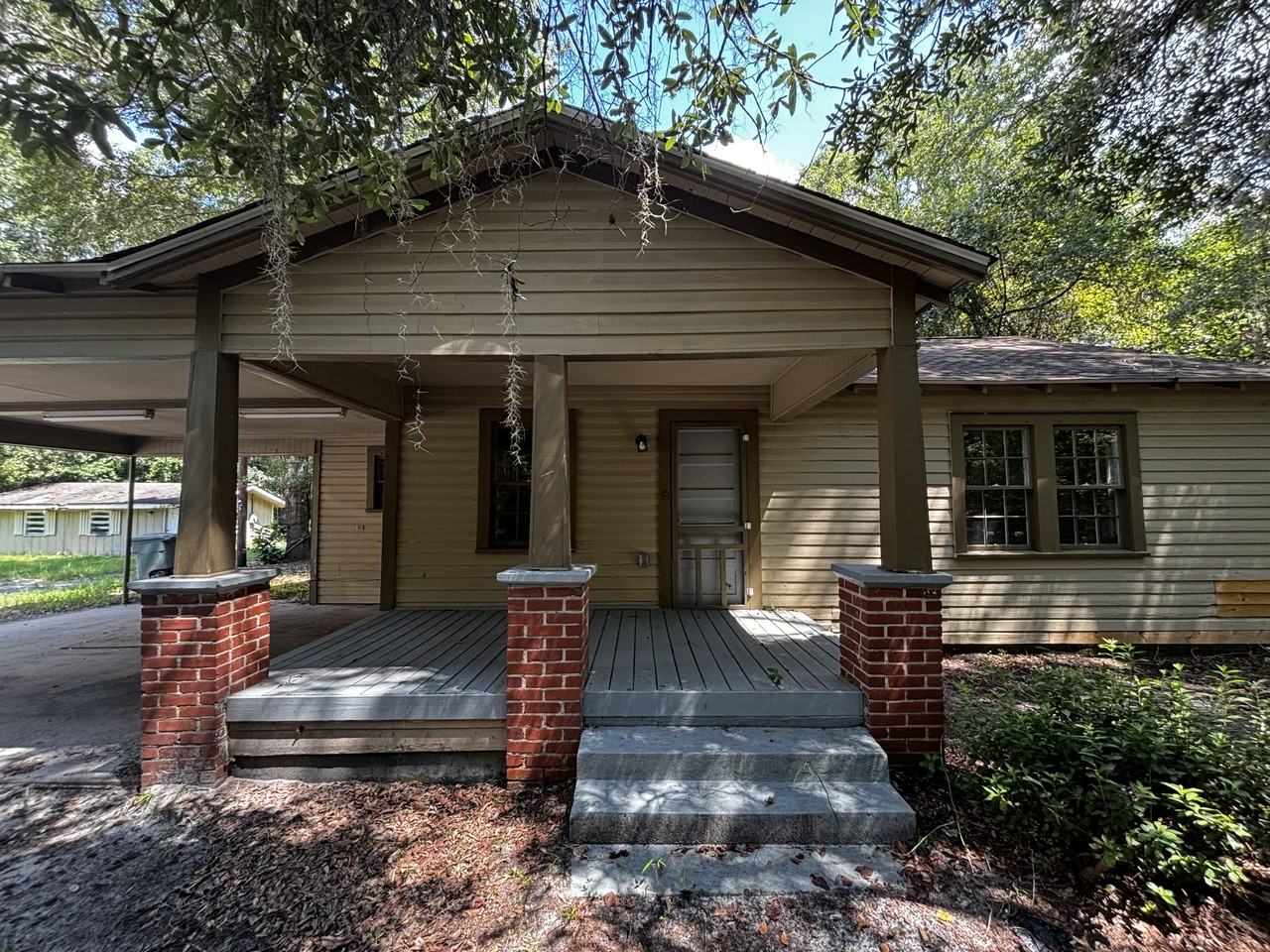 704 N Main St - Photo 2 of 11