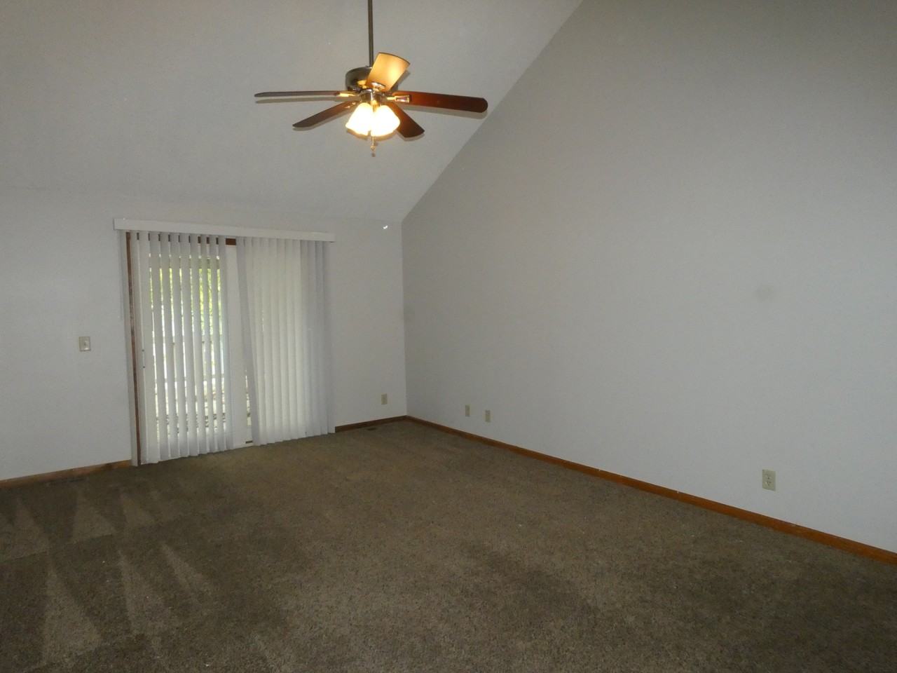 509 E 7th St - Photo 5 of 19