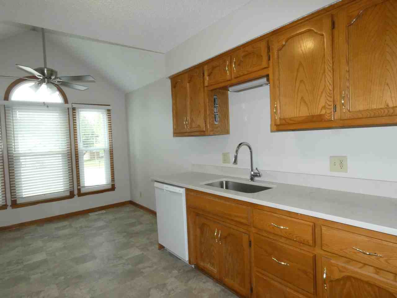 509 E 7th St - Photo 7 of 19