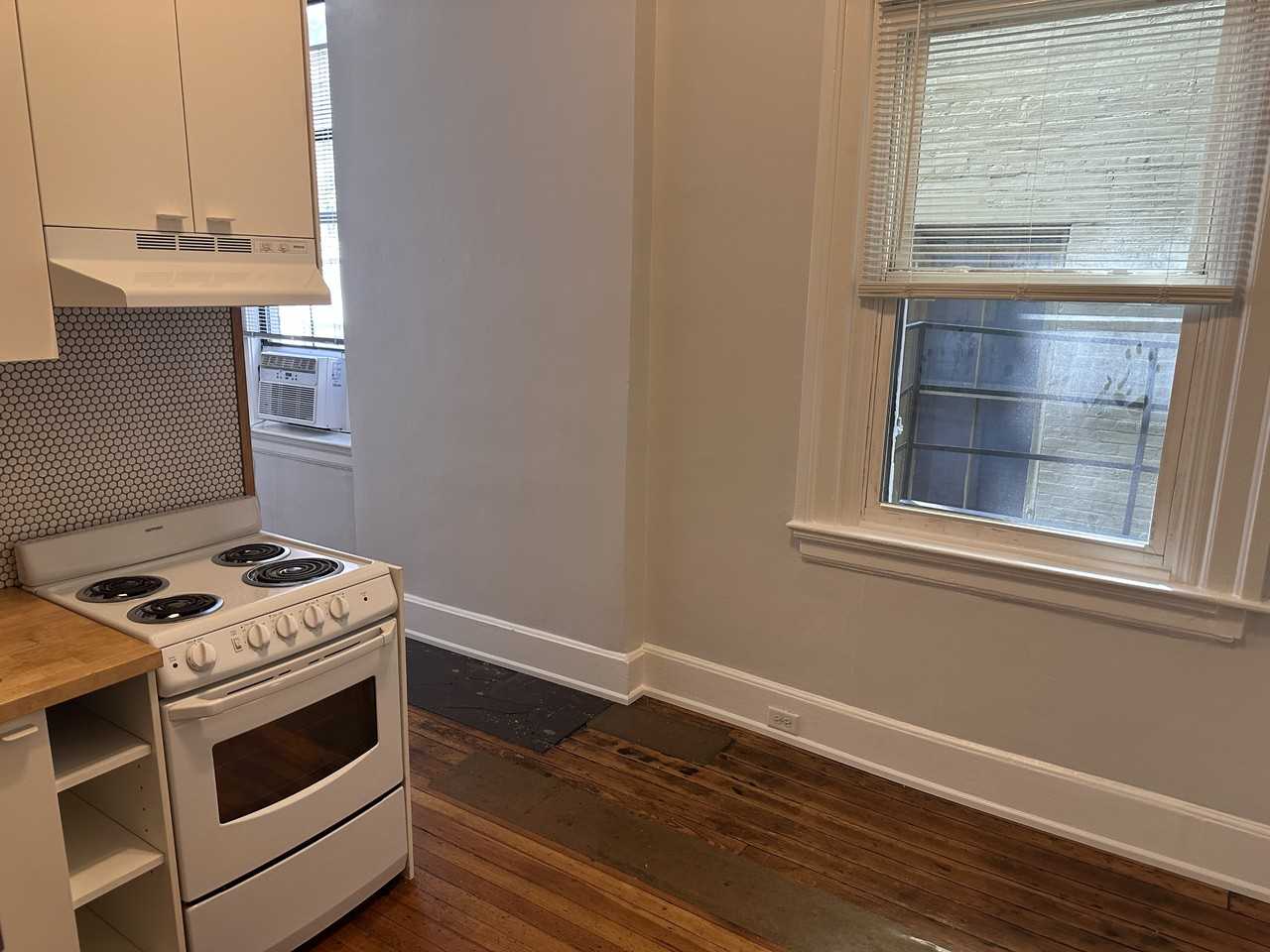 309 E 13th St #7 - Photo 3 of 10