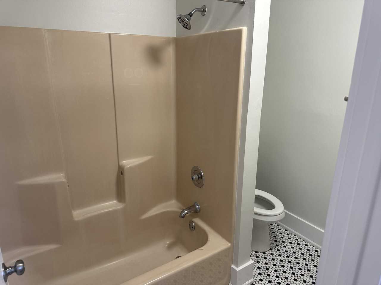 309 E 13th St #7 - Photo 5 of 10