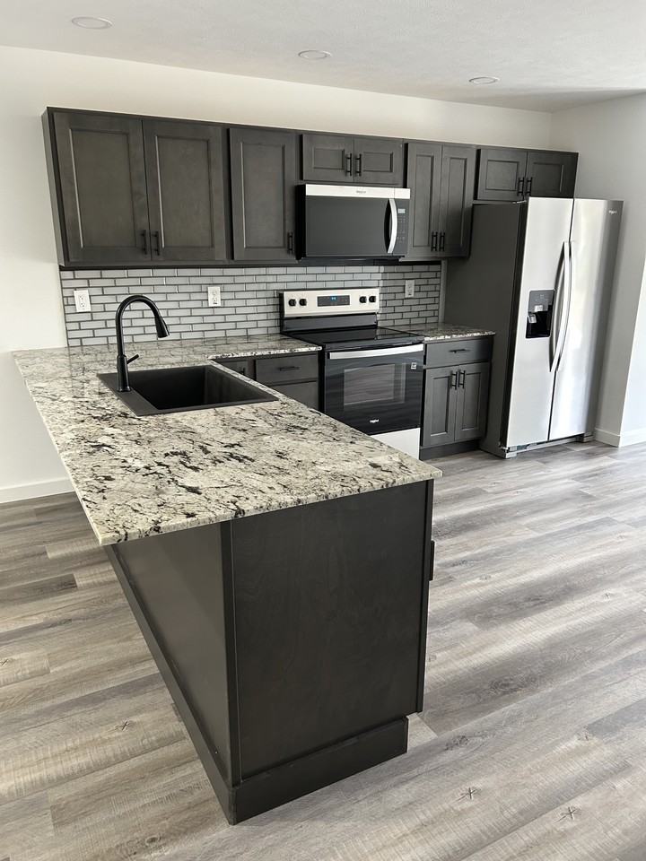 423 423 W3rd St - 5 #5 - Photo 3 of 10