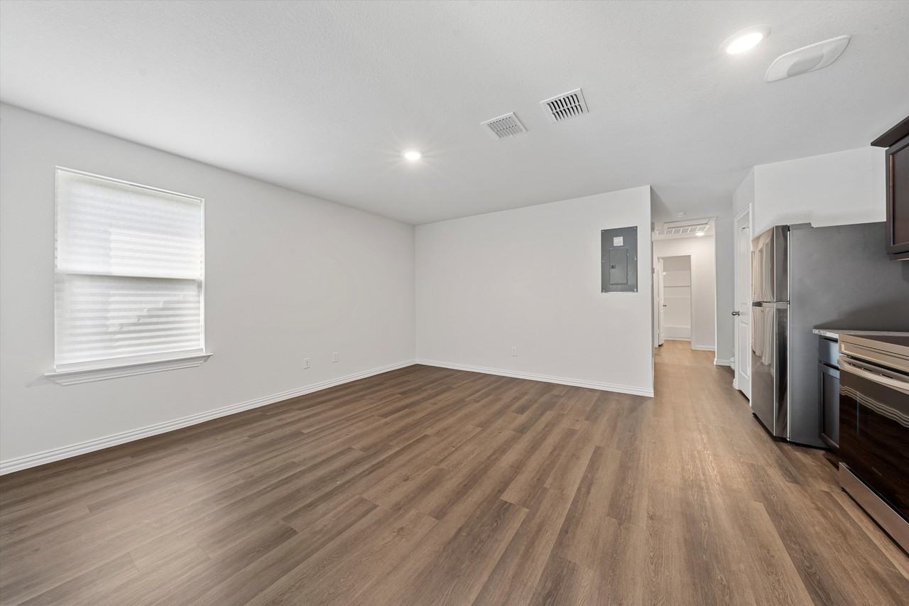 2408 Mckenzie Avenue #B - Photo 3 of 17