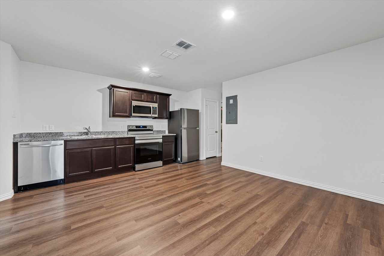 2408 Mckenzie Avenue #B - Photo 4 of 17