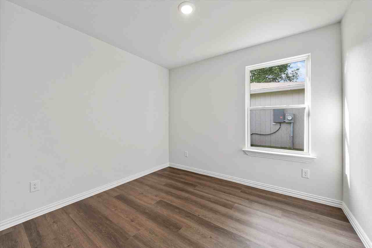 2408 Mckenzie Avenue #B - Photo 5 of 17