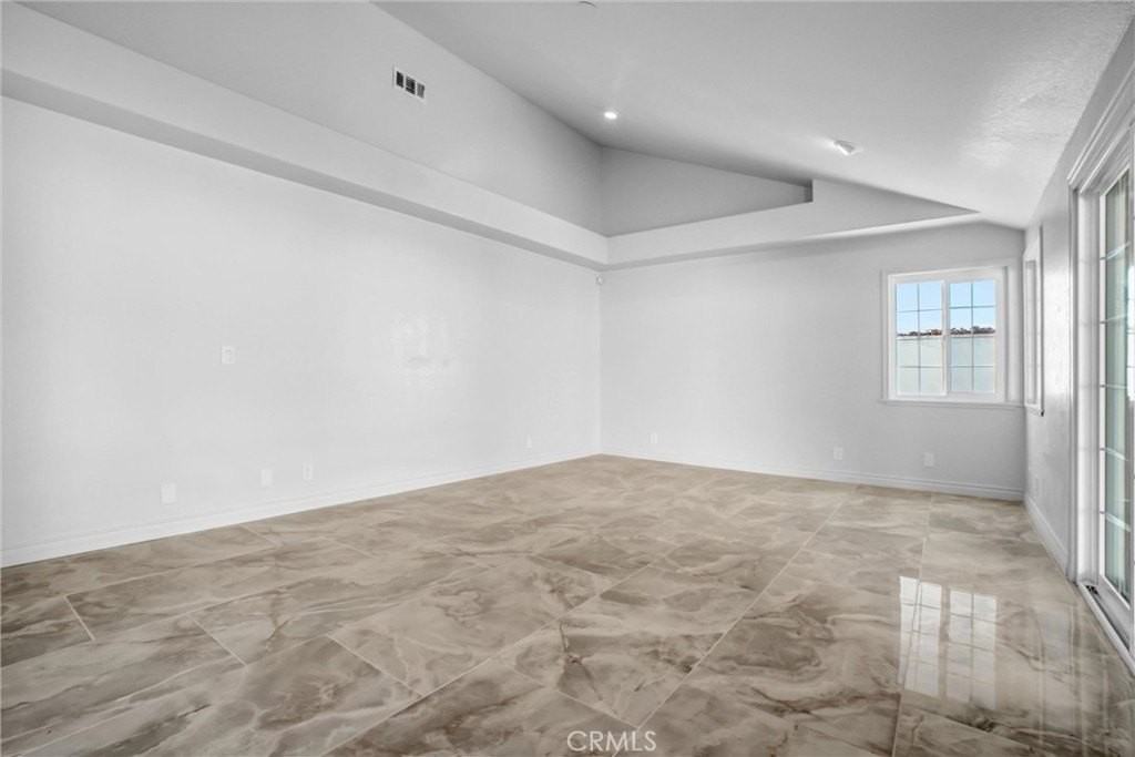 16741 Leafwood Cir - Photo 6 of 18