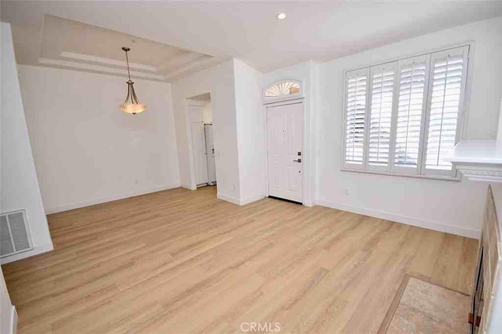 405 Tropea Aisle - Photo 4 of 27