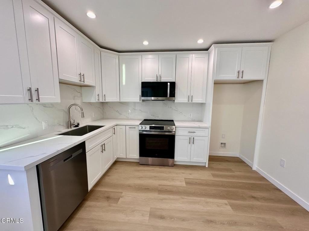 17451 Keswick St - Photo 2 of 8