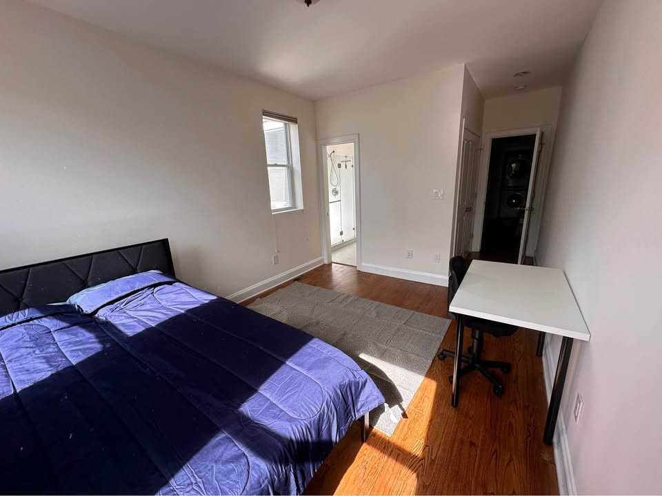 604 Harvard Street Northwest #F2-1 - Photo 3 of 5