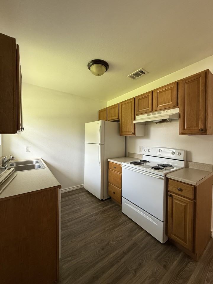 305 West Franklin Street #B - Photo 2 of 8