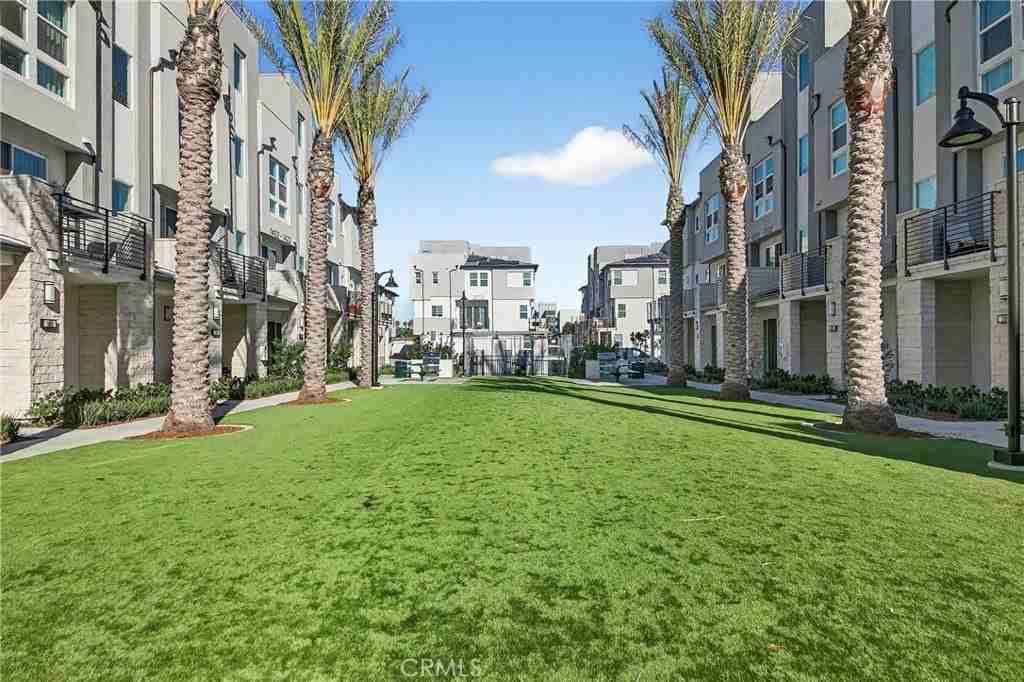 1615 W Bushell St - Photo 4 of 44