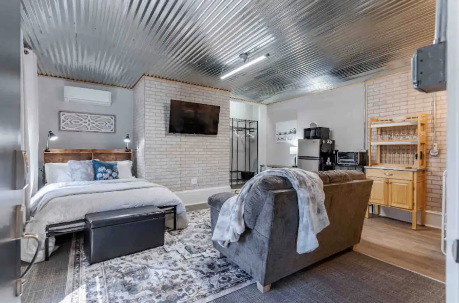 404 C Street #1 - Photo 4 of 10