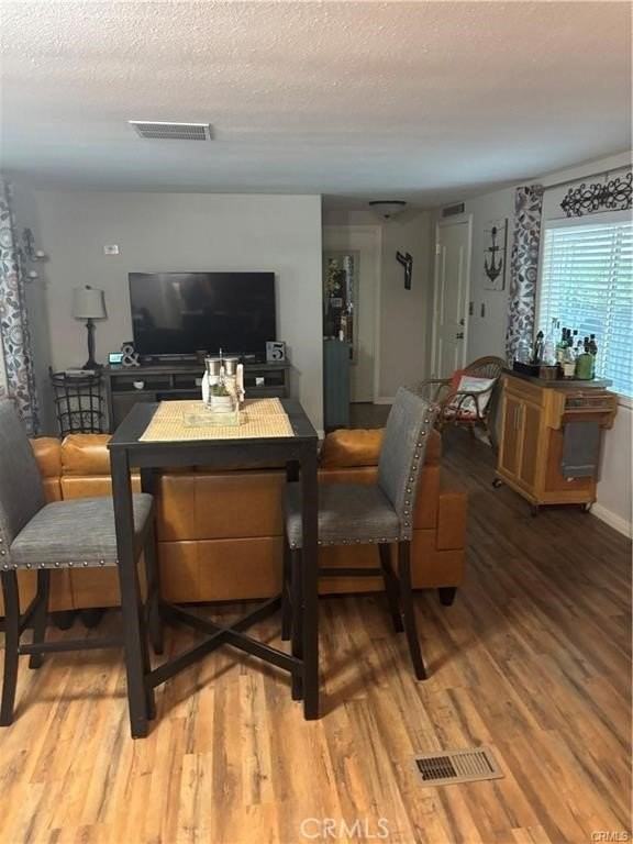 670 Channel Way - Photo 4 of 19