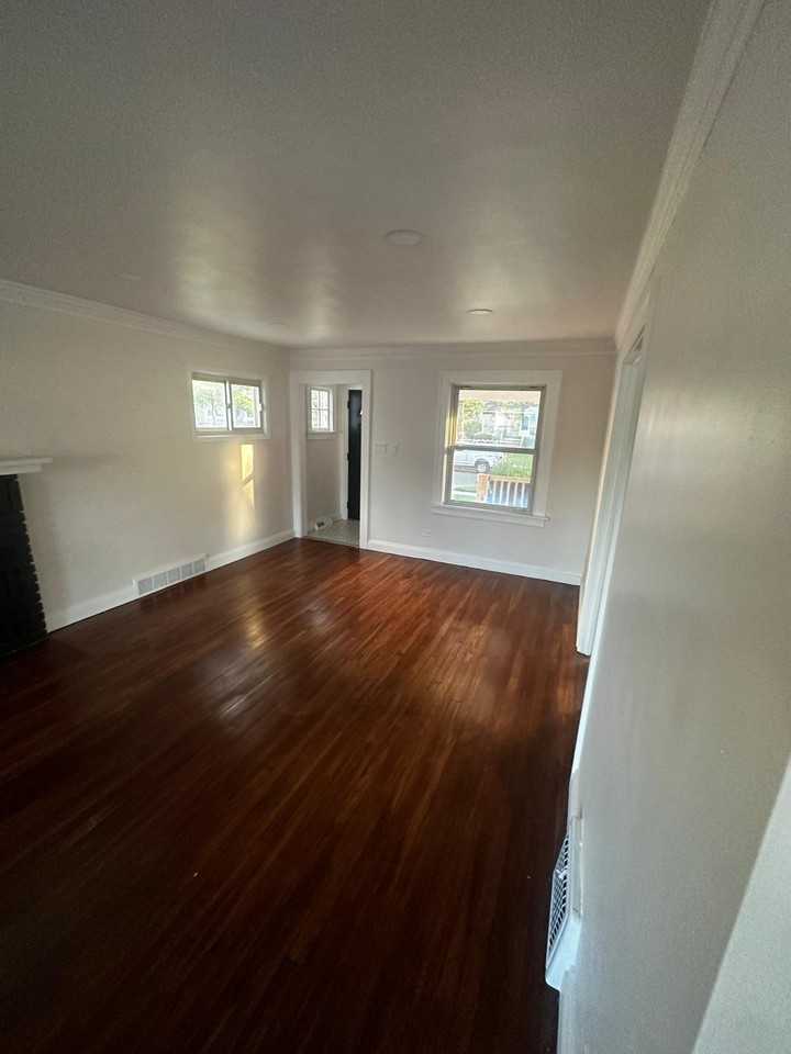 3389 Kildare Rd #1 - Photo 4 of 25