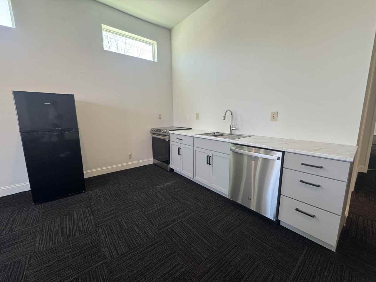 860 Vine Street - Photo 4 of 10