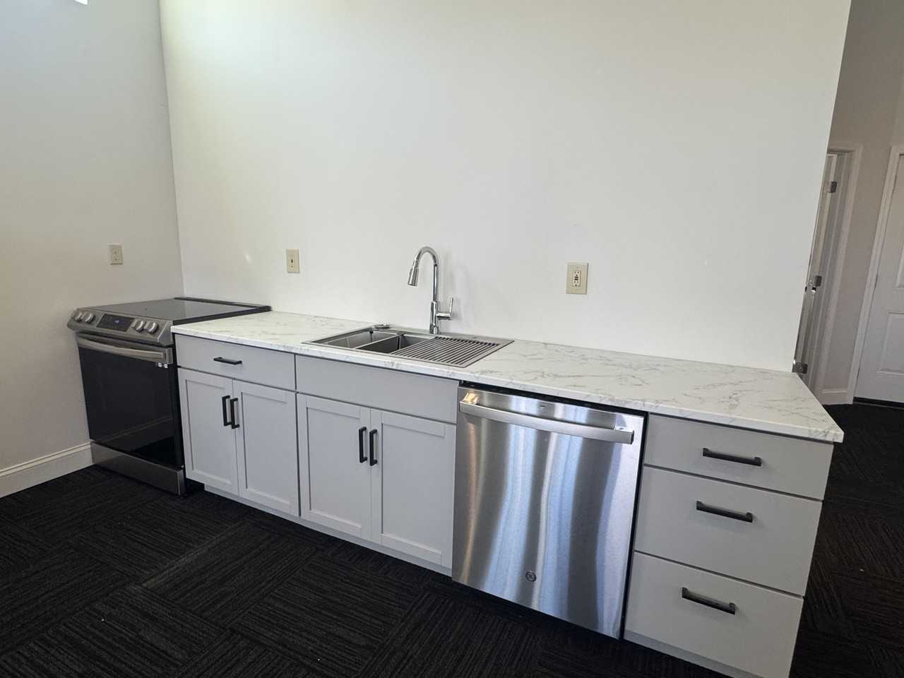 860 Vine Street - Photo 5 of 10