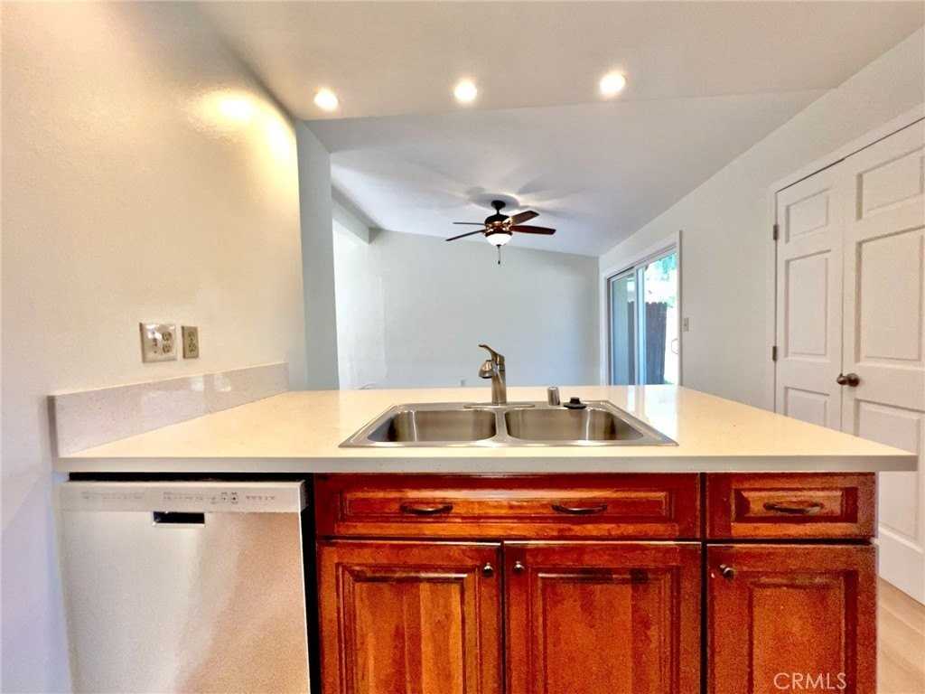 22901 Leadwell Street - Photo 3 of 18