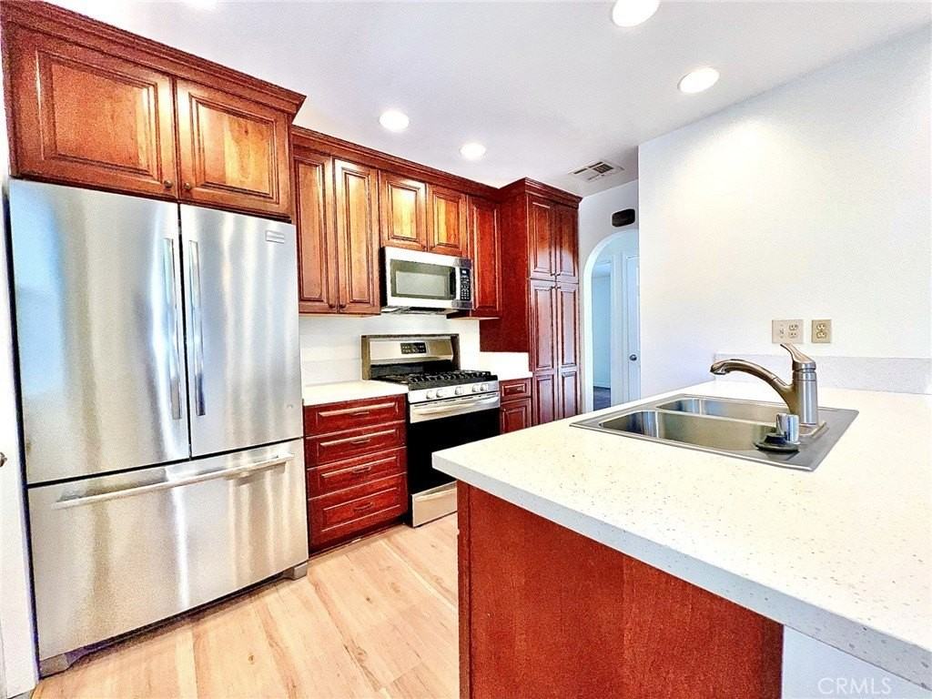 22901 Leadwell Street - Photo 4 of 18