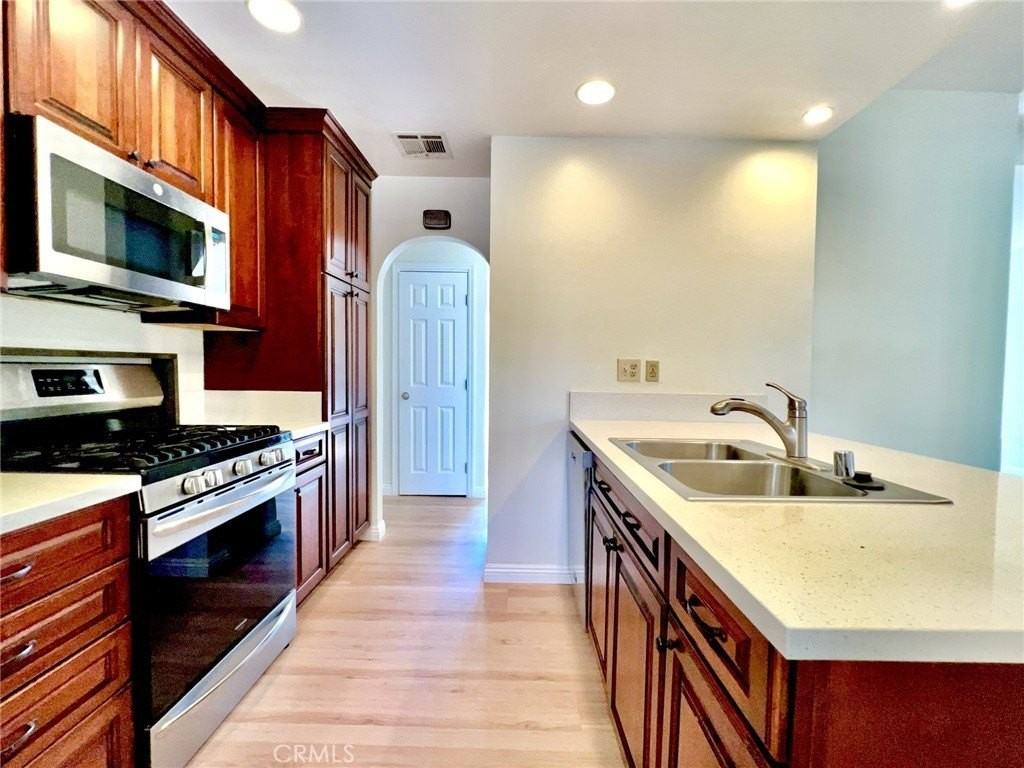 22901 Leadwell Street - Photo 5 of 18