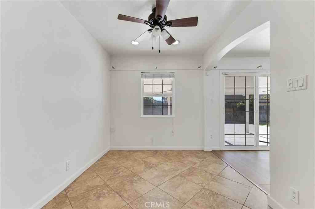 20430 Lanark St - Photo 4 of 24