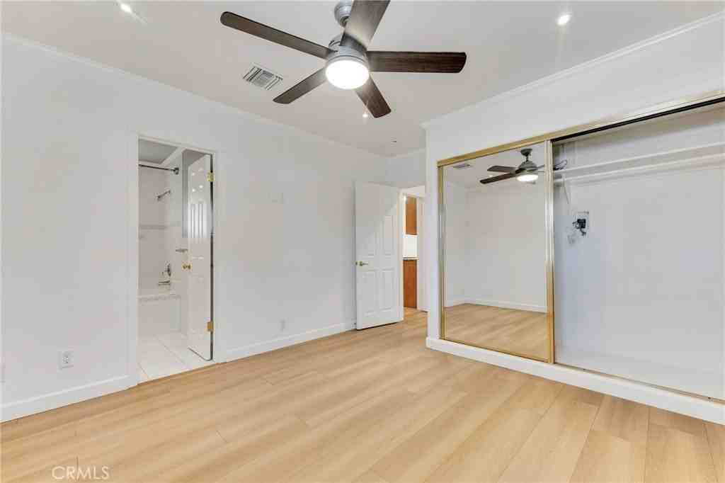 20430 Lanark St - Photo 5 of 24