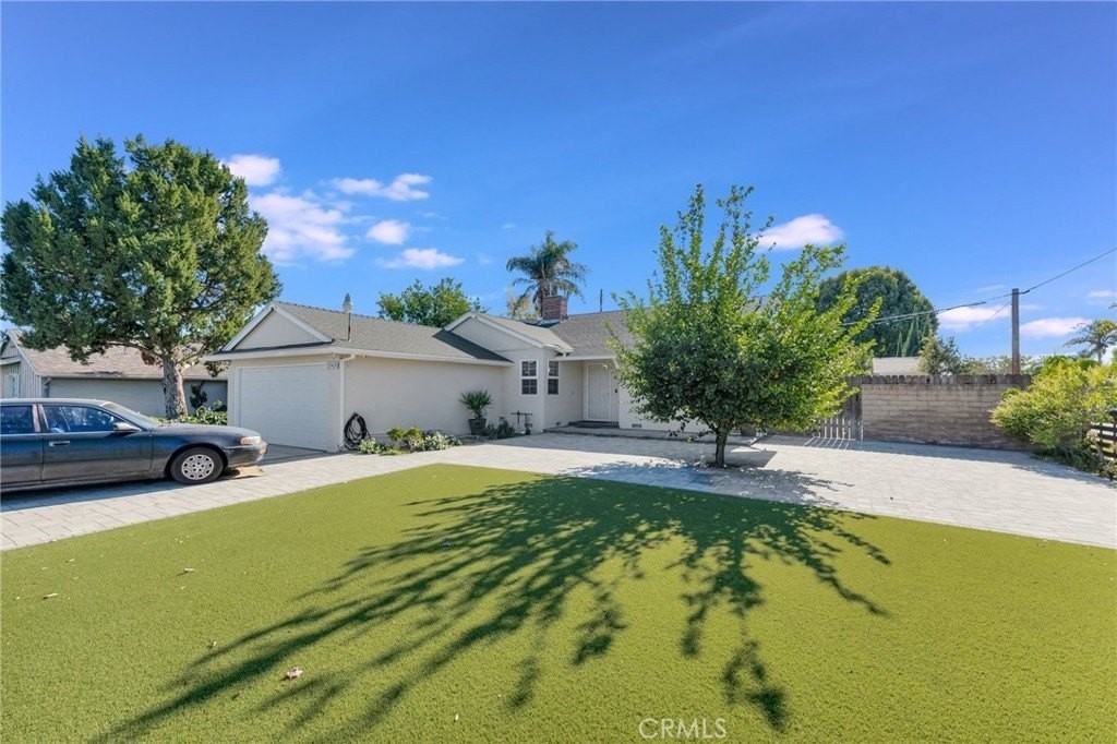 20430 Lanark St - Photo 7 of 24