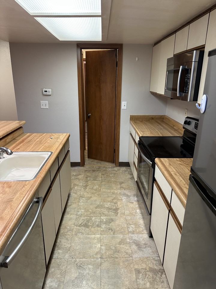 2960 2960 Shadow Creek DriveUnit 102 #201 - Photo 2 of 8