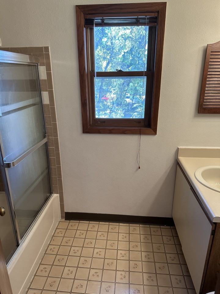 2960 2960 Shadow Creek DriveUnit 102 #201 - Photo 3 of 8