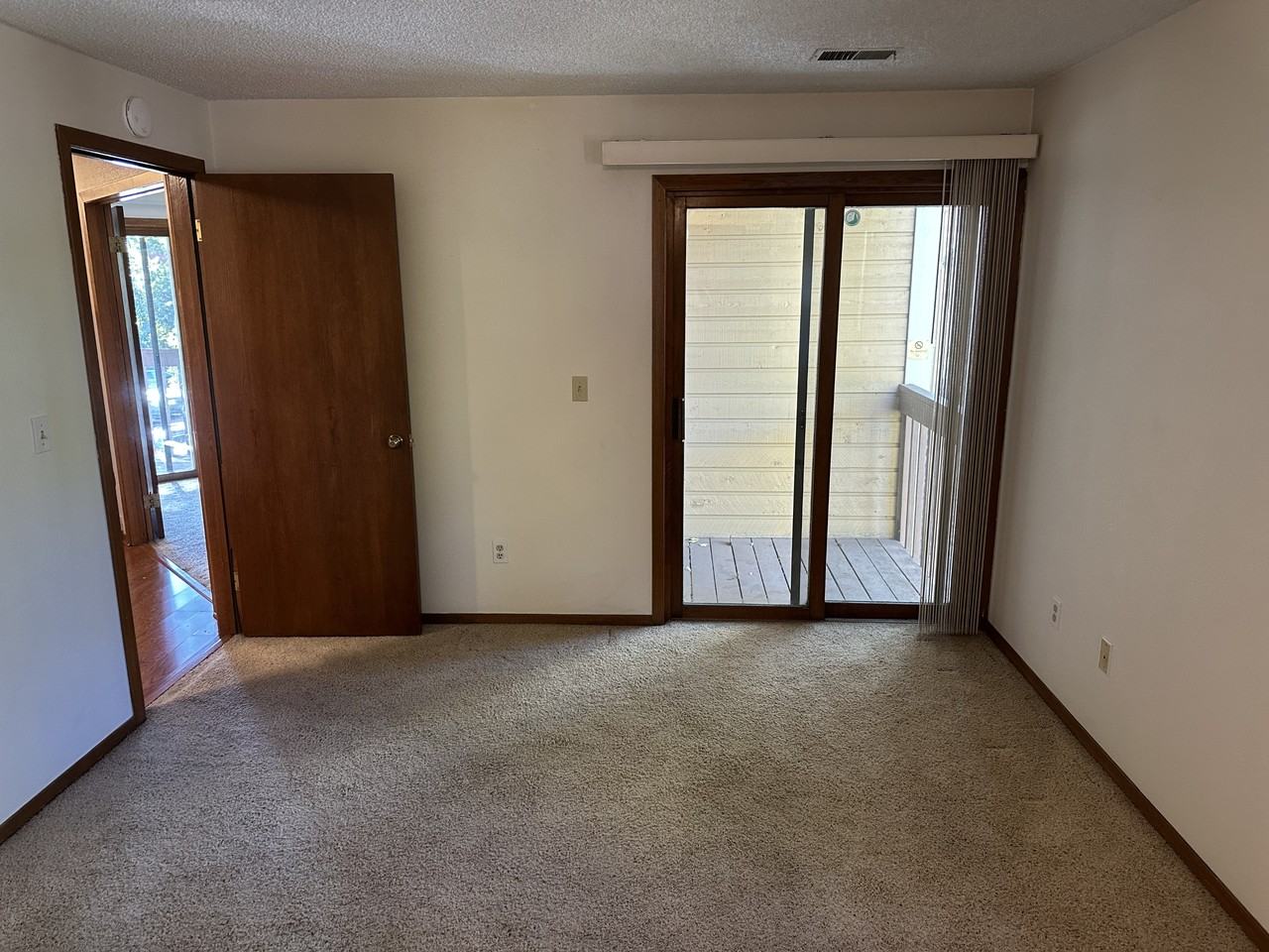 2960 2960 Shadow Creek DriveUnit 102 #201 - Photo 7 of 8