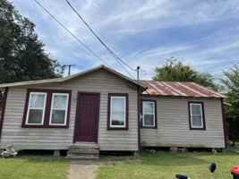 featured image of 400 Lamar St #1