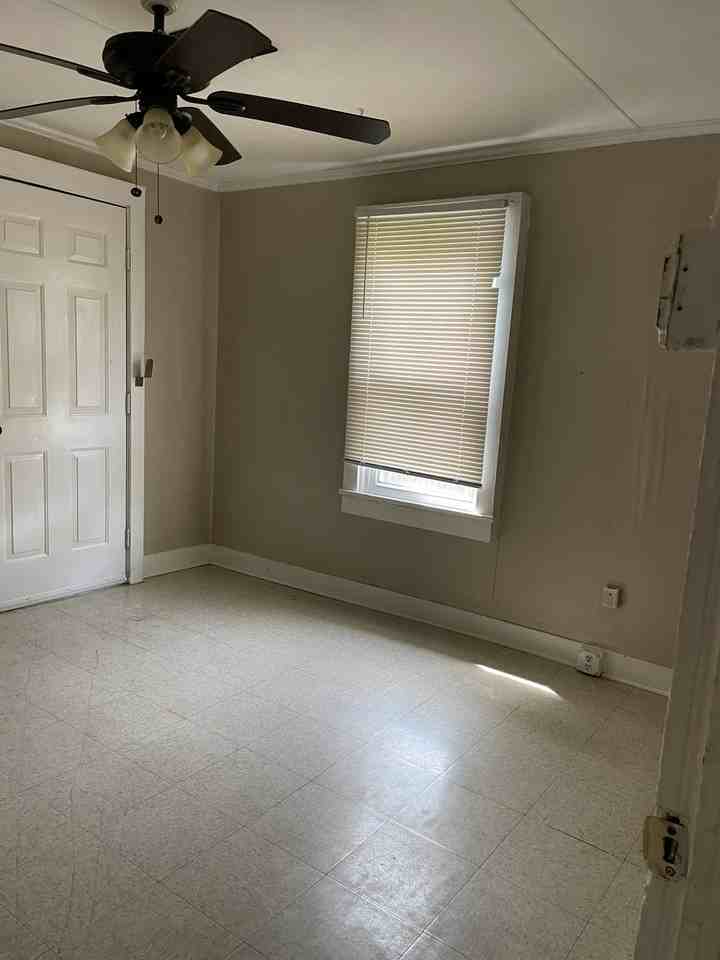 400 Lamar St #1 - Photo 2 of 6