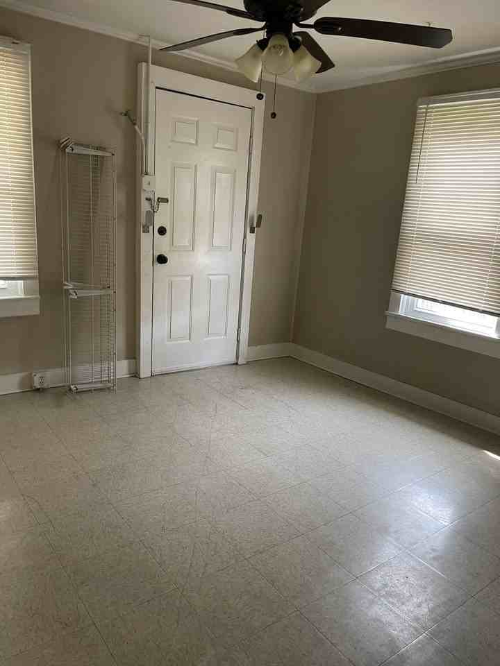 400 Lamar St #1 - Photo 3 of 6