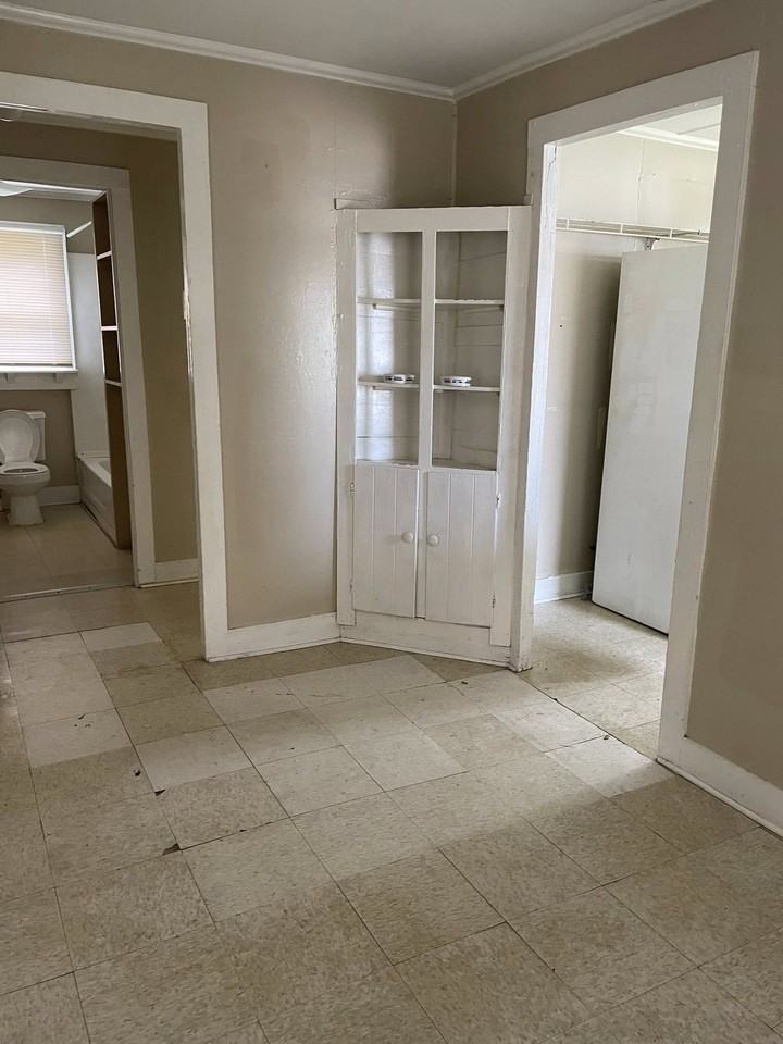 400 Lamar St #1 - Photo 5 of 6