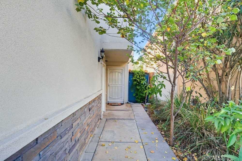 3076 Parkway Cir - Photo 4 of 50