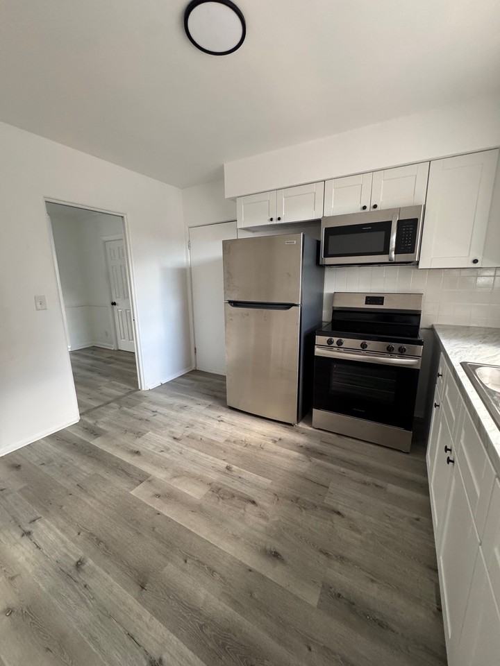 5452 Playa Way #3 - Photo 4 of 4
