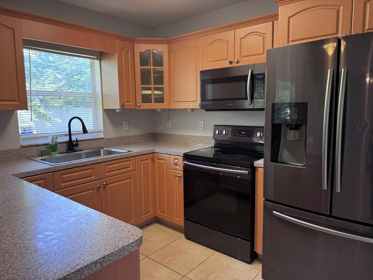 319 Northwest Byron Street #1 - Photo 4 of 12