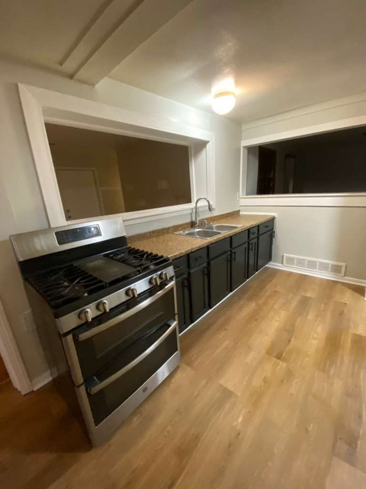 1228 E 340th St #1 - Photo 5 of 29