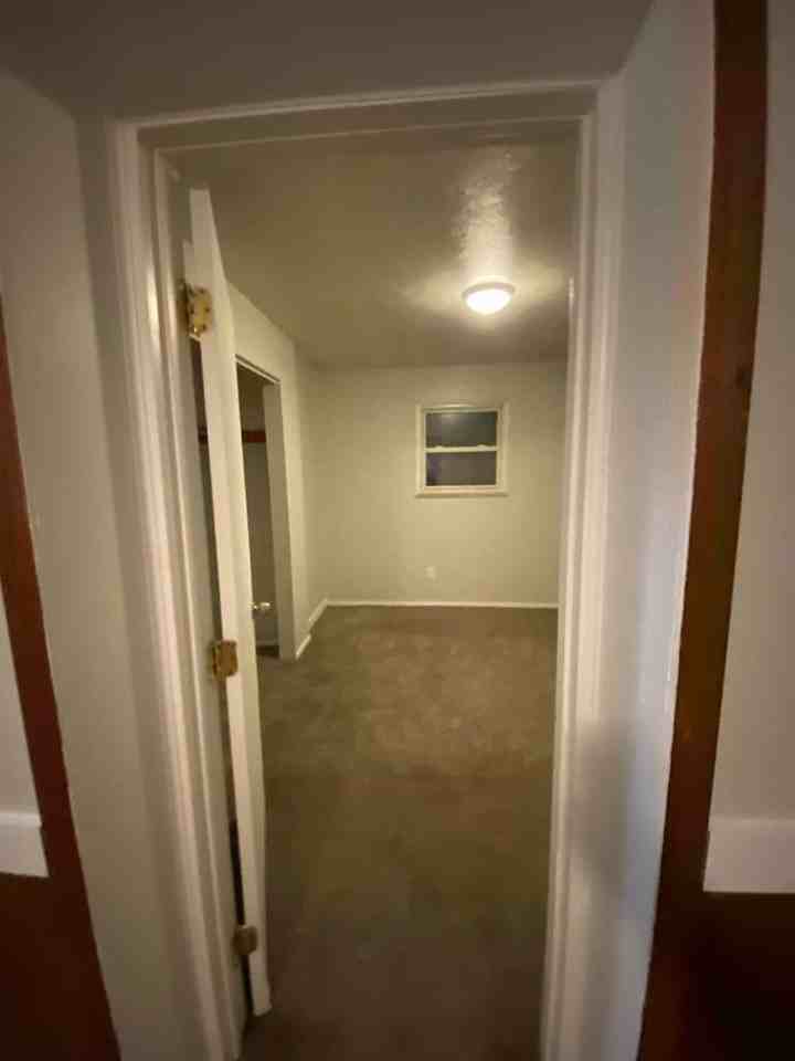 1228 E 340th St #1 - Photo 7 of 29