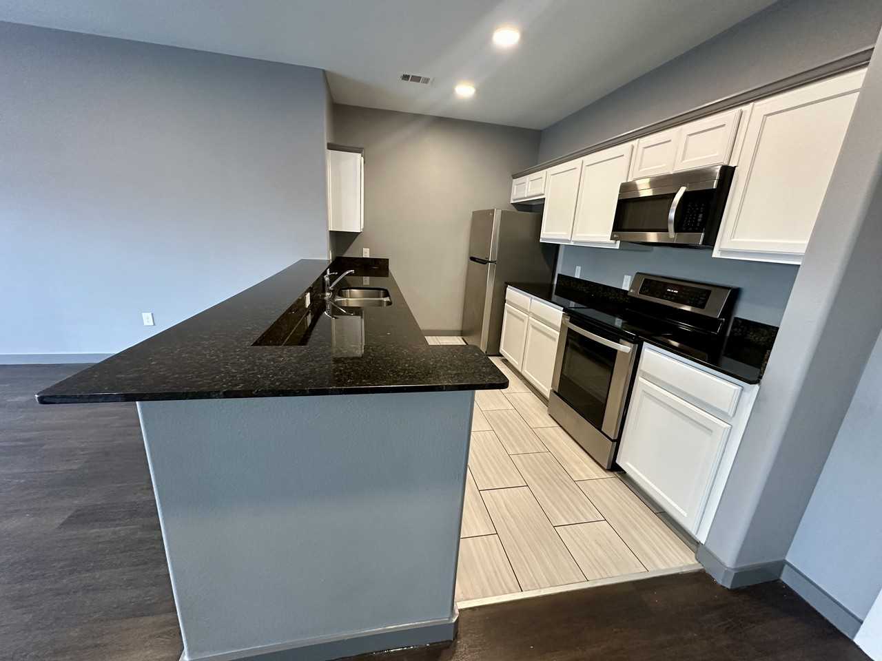 200 200 Maple Lane1106 #1106 - Photo 3 of 23