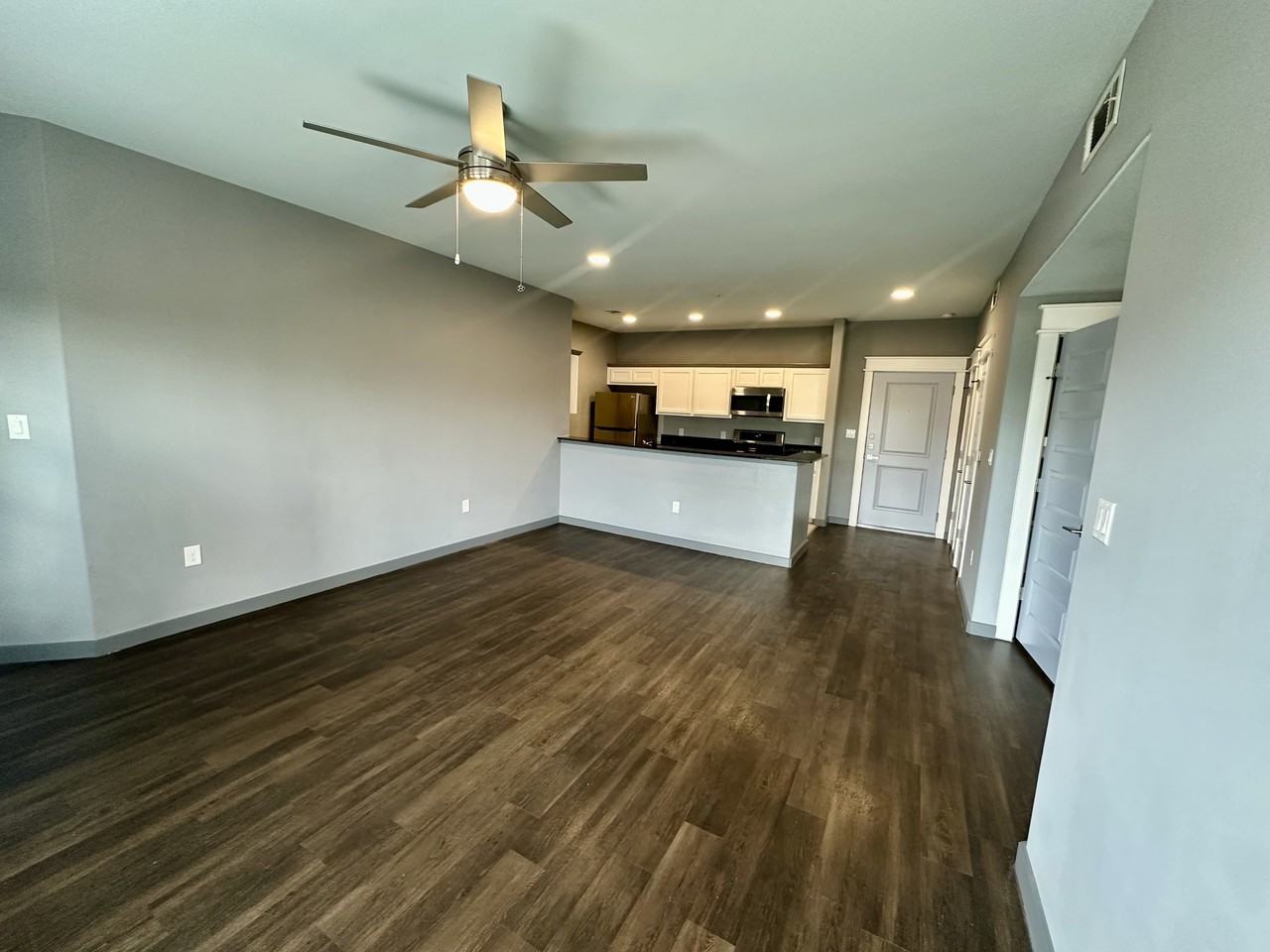 200 200 Maple Lane1106 #1106 - Photo 4 of 23