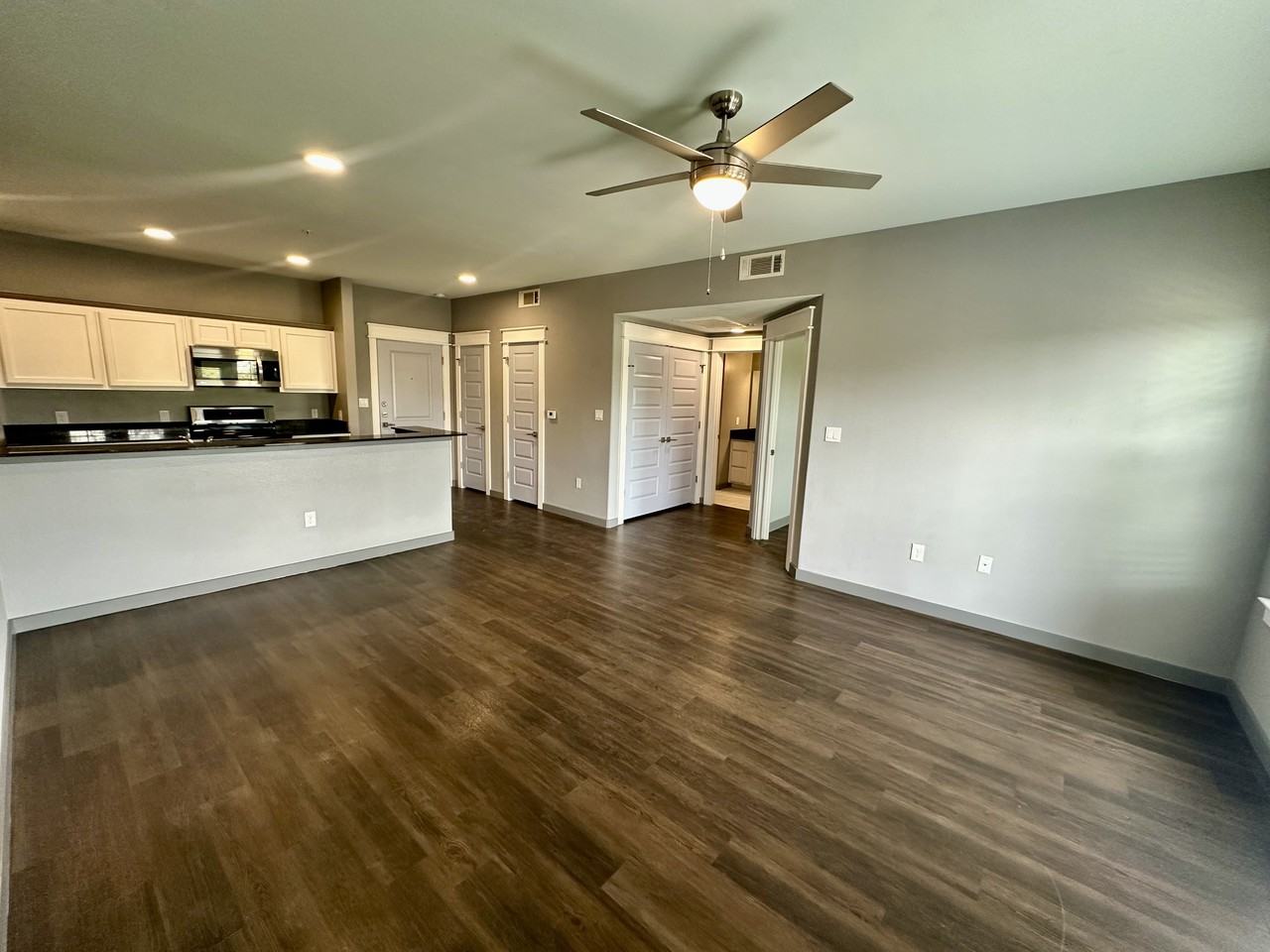 200 200 Maple Lane1106 #1106 - Photo 5 of 23