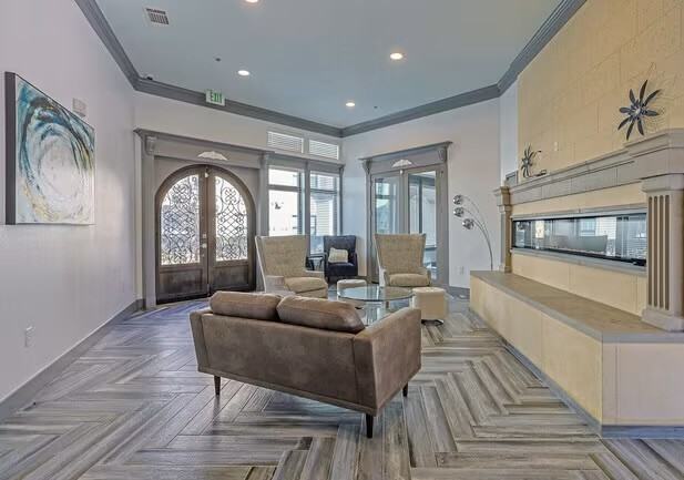 200 200 Maple Lane1314 #1314 - Photo 4 of 8